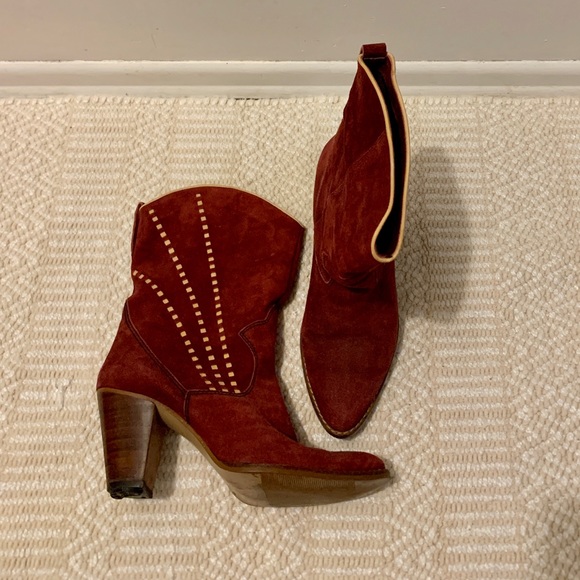 Shoes - 70s suede boots size 9